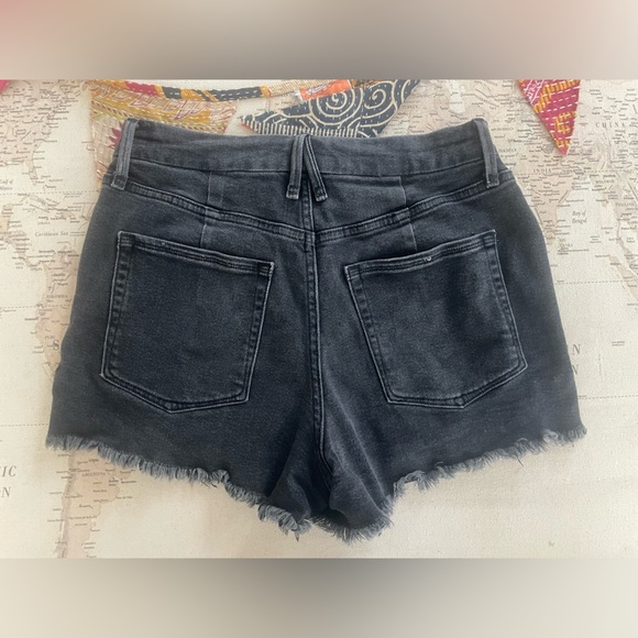 Good American Good Curve High Rise Stretch Denim Shorts Size 12 / 28 - Picture 8 of 14